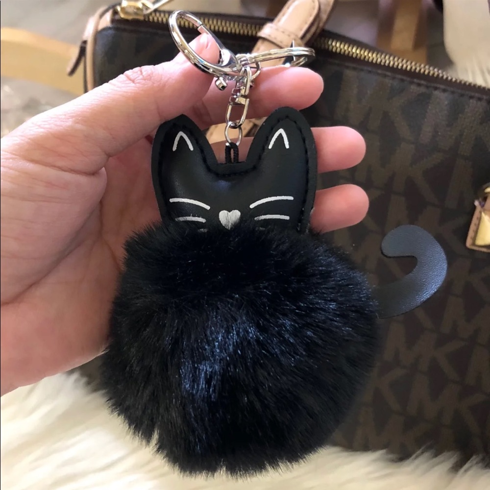 🌺Cat detail pompom keychain